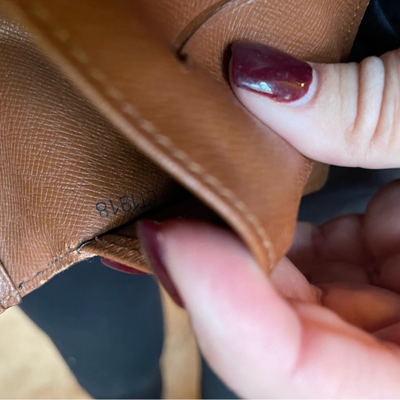 Louis Vuitton Wallet - Picture 15 of 15